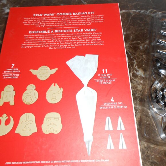 William Sonoma Star Wars 22 piece Coockie Baking Set  NEW - Picture 3 of 3